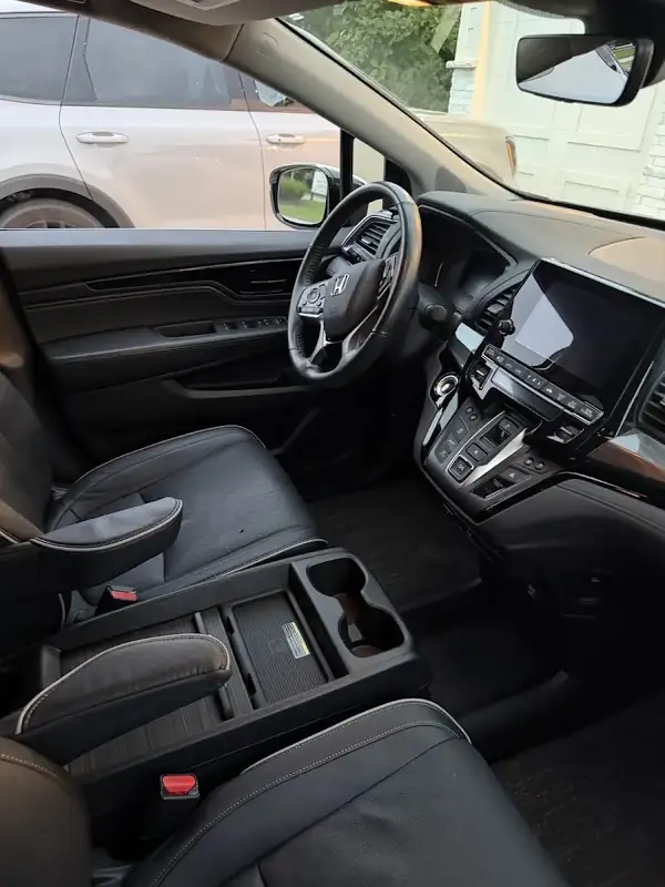 Honda minivan front seats and dash after an interior detail in Overland Park